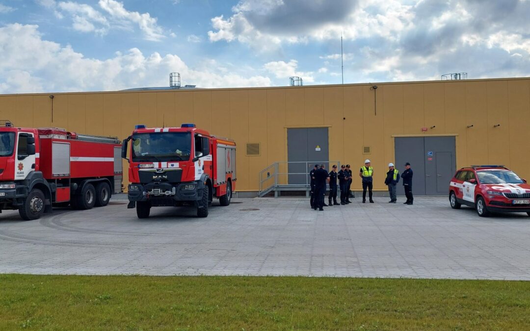 Valstybinės priešgaisrinės gelbėjimo tarnybos –  Vilniaus 5–osios komandos bendradarbiavimo vizitas UAB “Homanit Lietuva” gamykloje